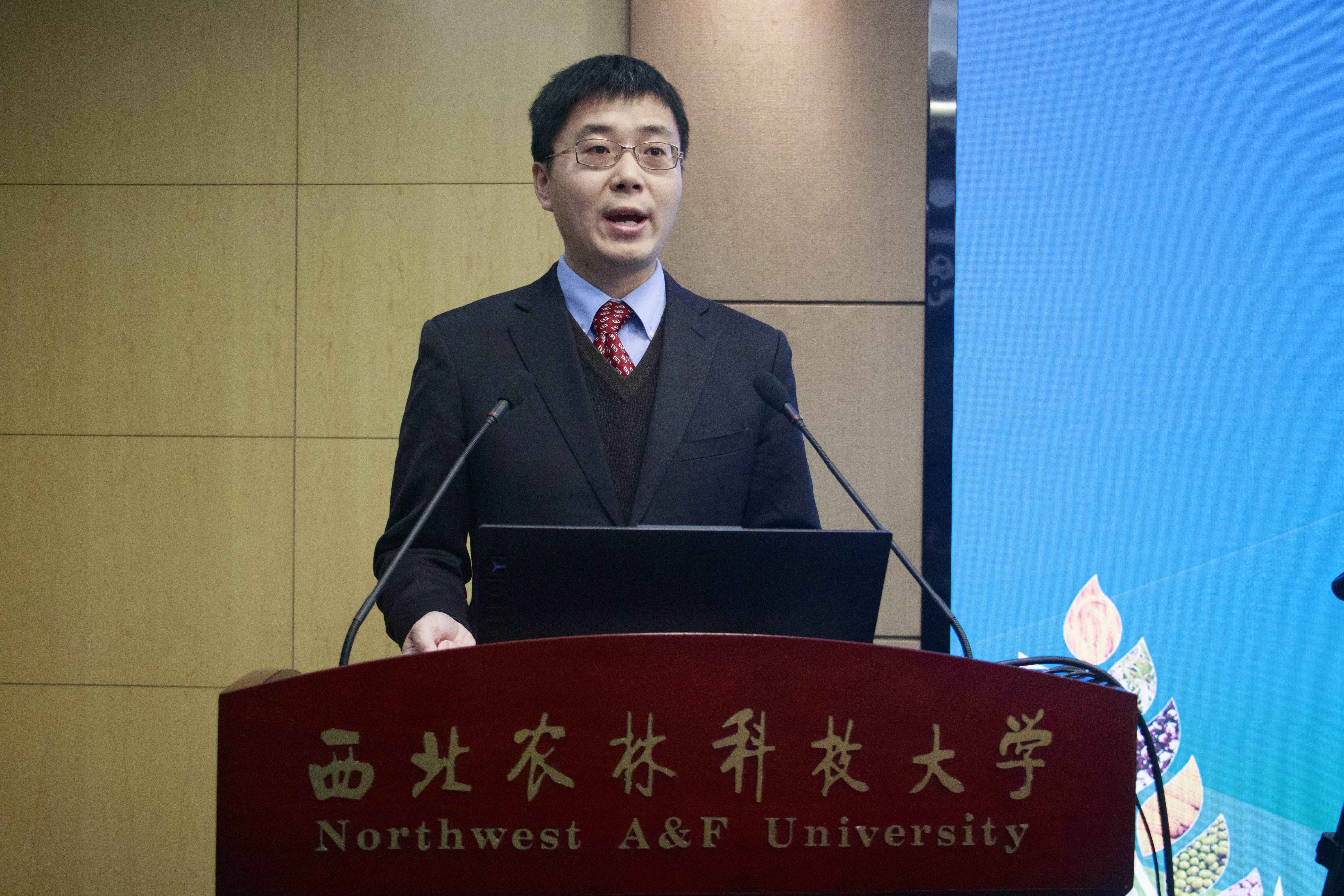 004-经济管理学院副院长张寒致辞.jpg