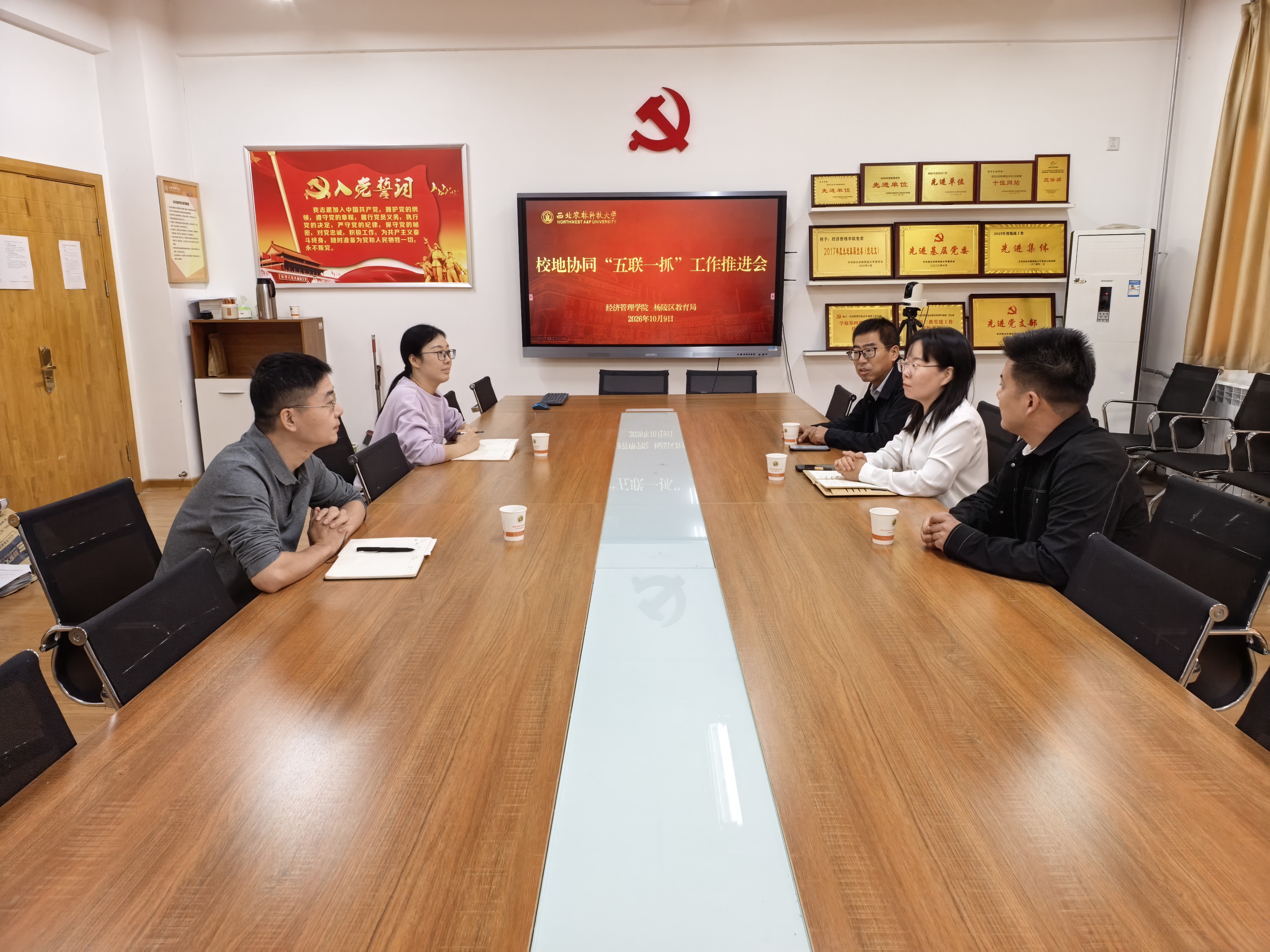 5dda8c4bb90513420ffd42f52d574a83.jpg