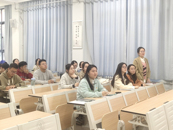 dc5f92fa5d9440b2ba02274739f512ef.jpg 周心怡同志分享心得感悟_副本.jpg