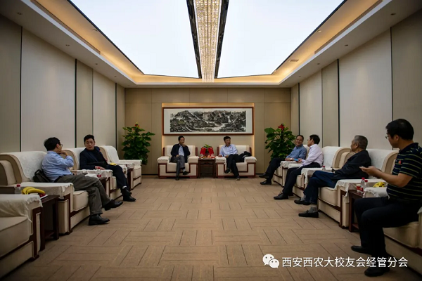 e8b480555db74b39bf259efbc9d94545.png 经济管理学院分会成立两周年座谈会.png