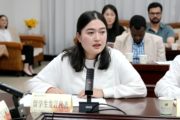 2. 2026年6月15日首届毕业生ORZIKULOVA MEKHRINOZ(中文名:梅花)在学校2026届毕业留学生欢送会上发言.png